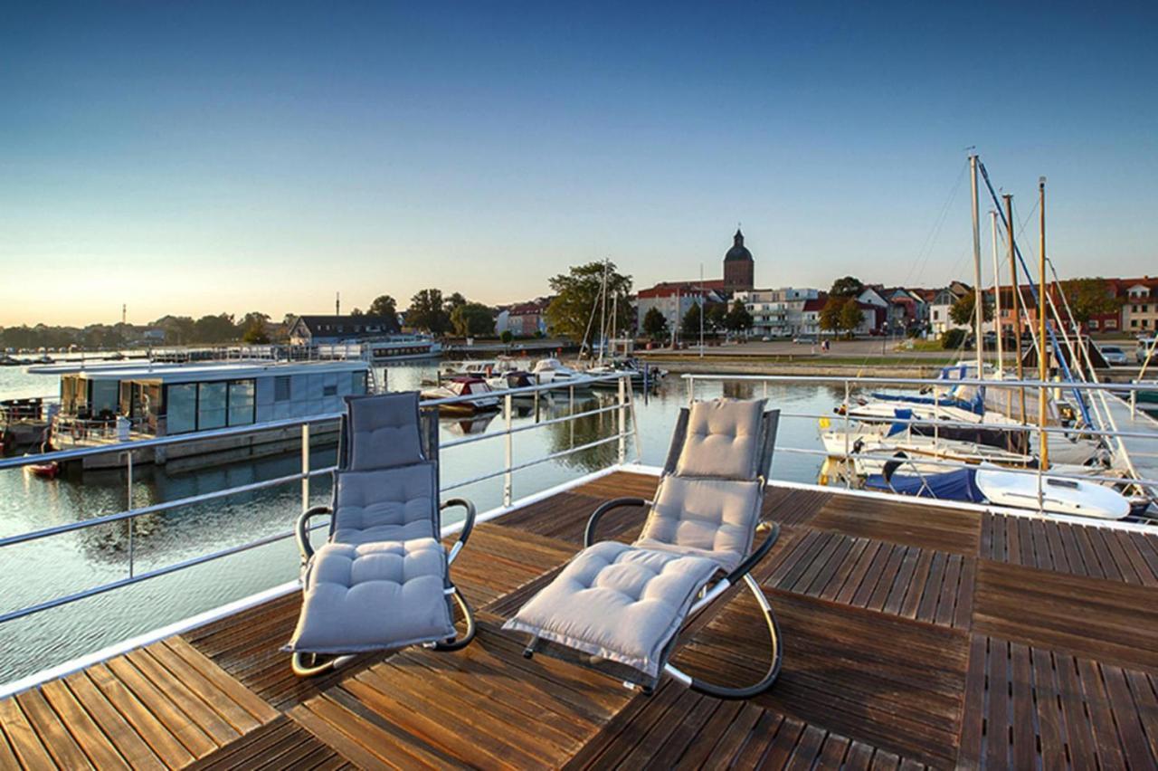 Hausboot Floating Houses Blue Active In Ribnitz-Damgarten Exteriér fotografie